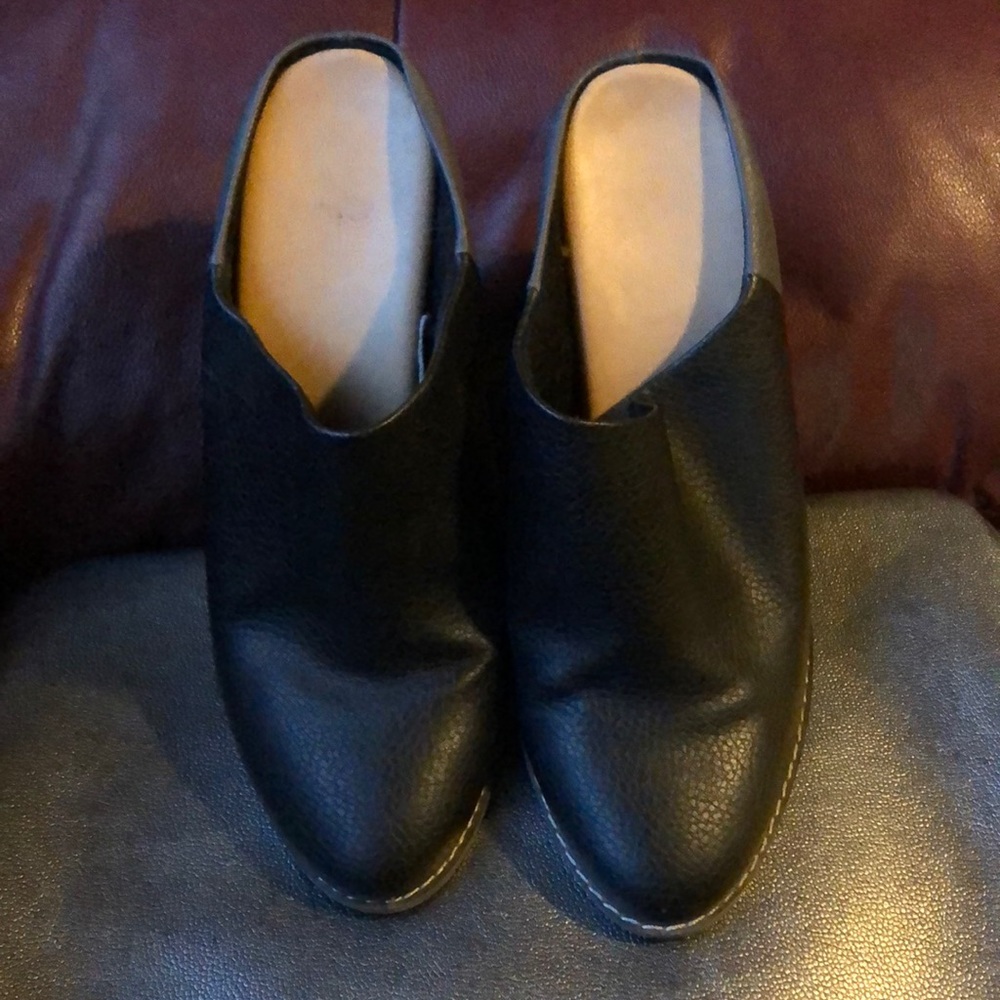 Black Dr. Scholl’s booties